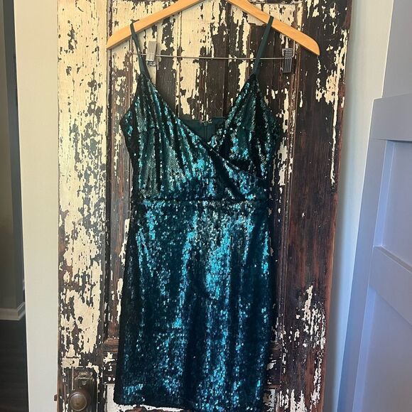 Lulu’s gorgeous Emerald Green Sequin Mini Dress. Size Small. Cocktail   Event - Picture 1 of 8